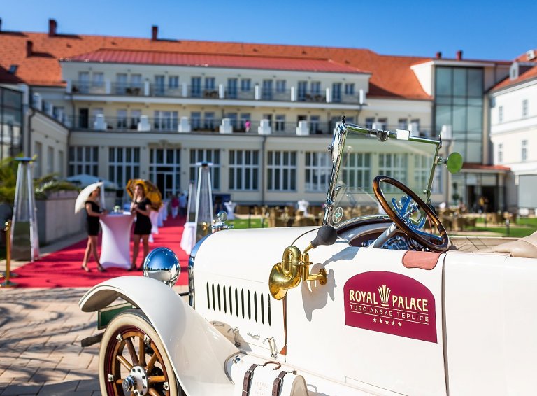 Slavnostní otevření hotelu Royal Palace*****