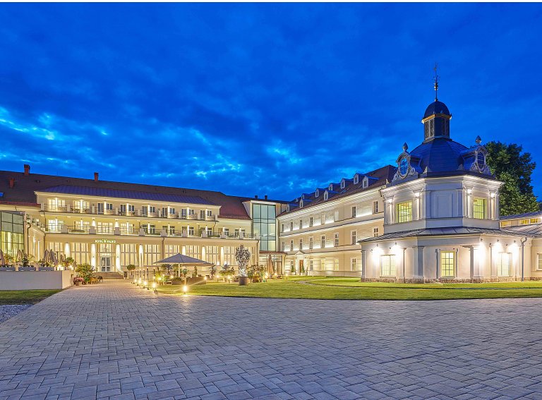 Slavnostní otevření hotelu Royal Palace*****